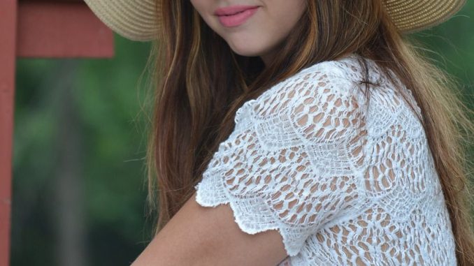 girl-2804094_1280